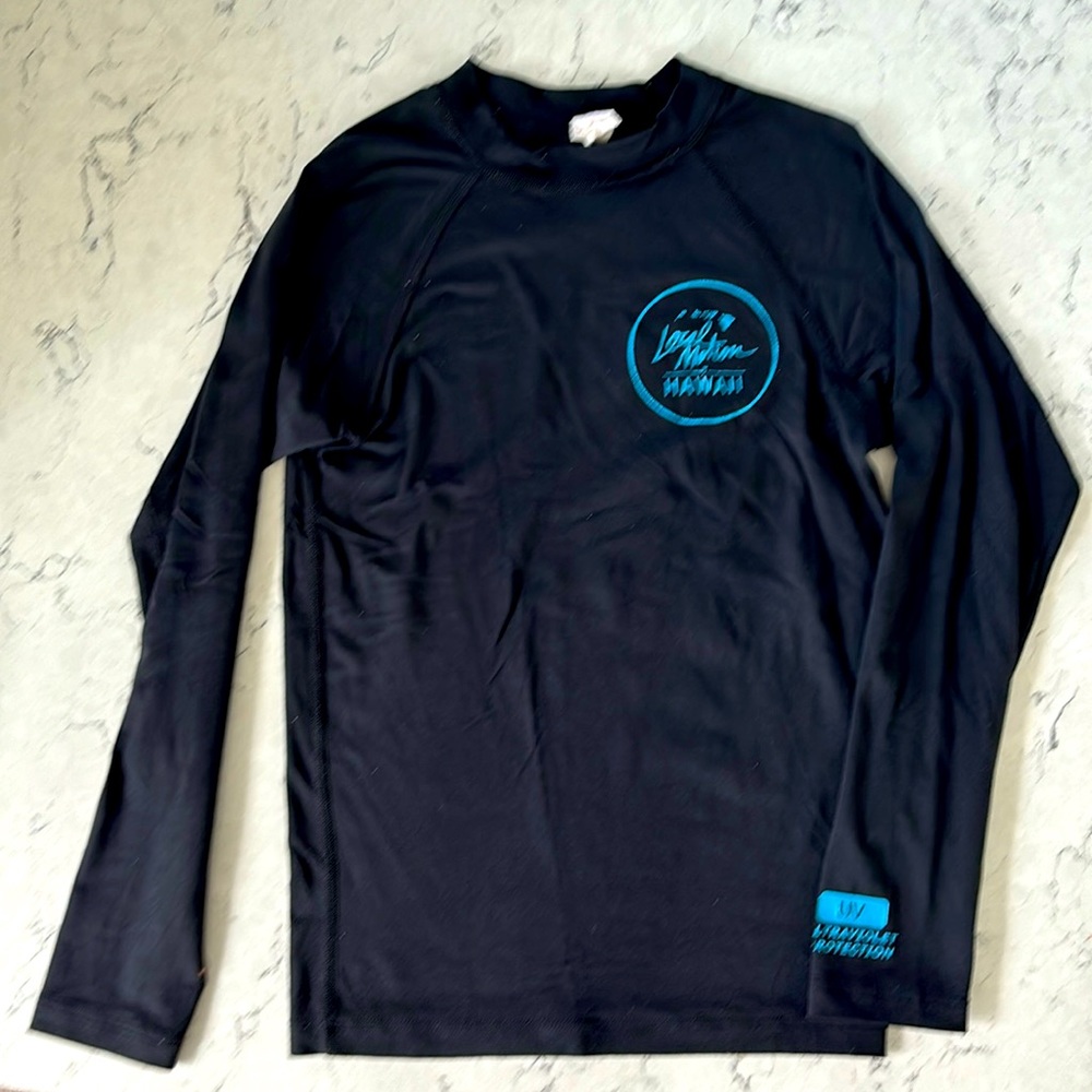 🎉3/$10 in bundle🎉 Local Motion Hawaii rashguard